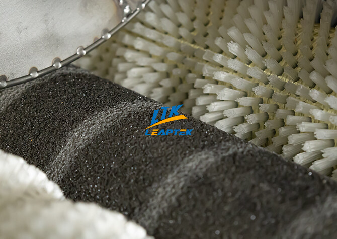 Brush-Roller-Peeling-And-Cleaning-Machine09